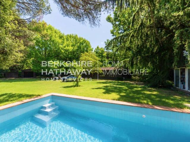 Villa in vendita a Roma RM