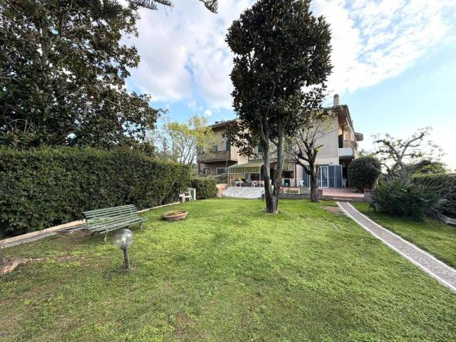 Villa in vendita a Roma RM
