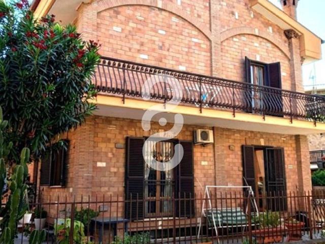 Villa in vendita a Roma RM