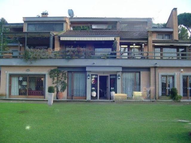 Villa in vendita a Roma RM
