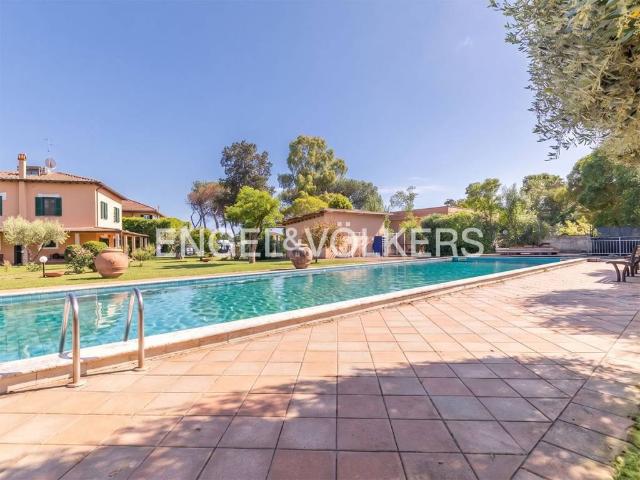 Villa in vendita a Roma RM