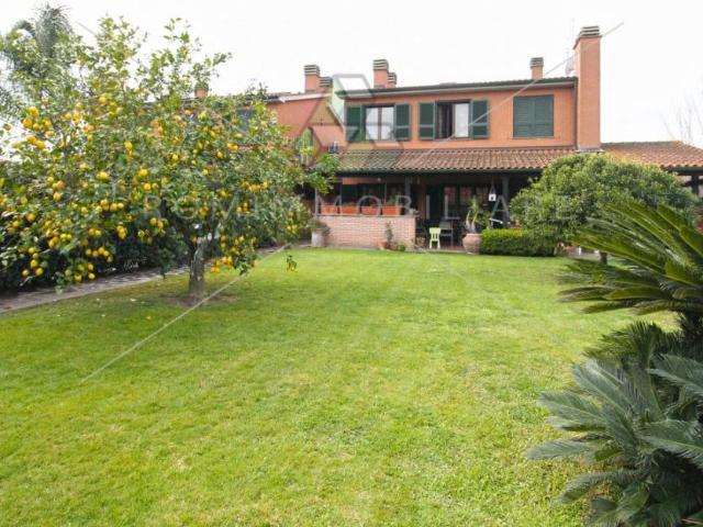 Villa in vendita a Roma RM