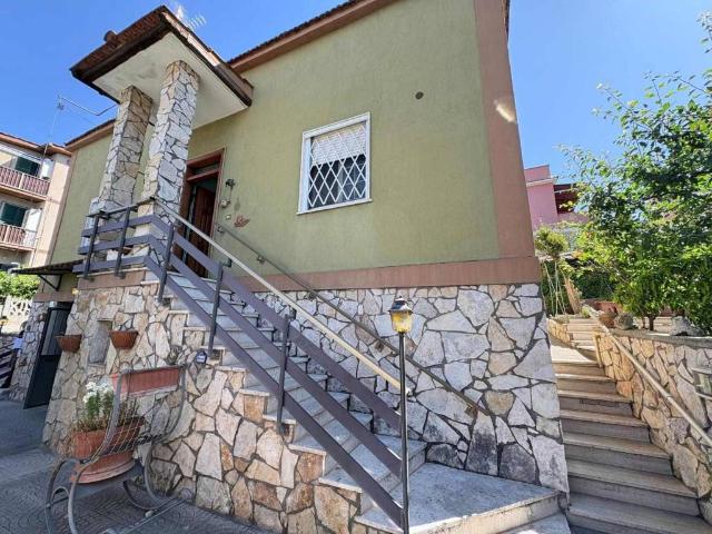 Villa in vendita a Roma RM