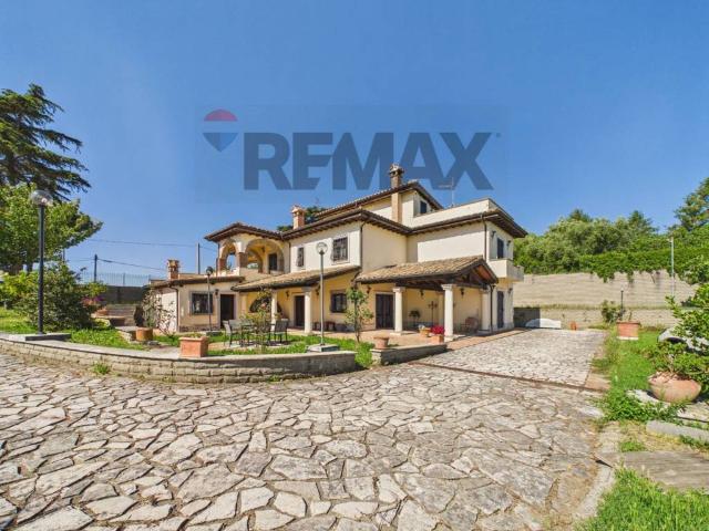 Villa in vendita a Roma RM
