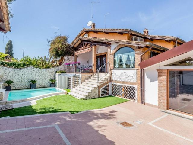 Villa in vendita a Roma RM