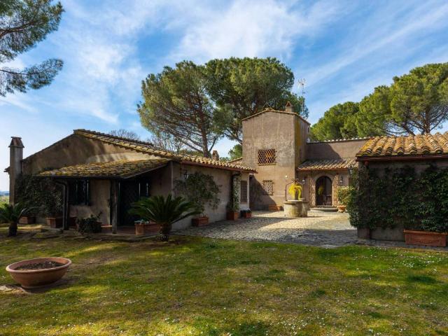 Villa in vendita a Roma RM