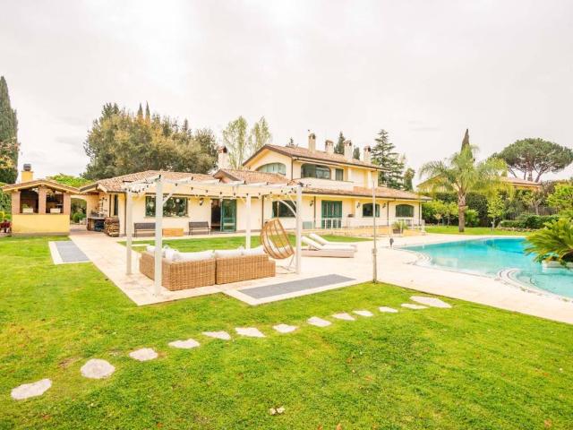 Villa in vendita a Roma RM