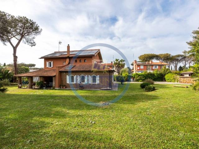 Villa in vendita a Roma RM
