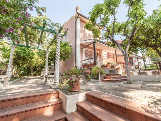 Villa in vendita a Roma RM