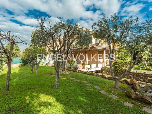 Villa in vendita a Roma RM