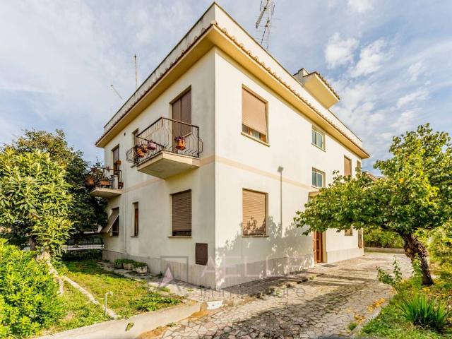 Villa in vendita a Roma RM
