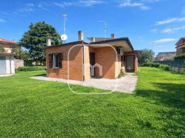 Villa in vendita a Roma RM