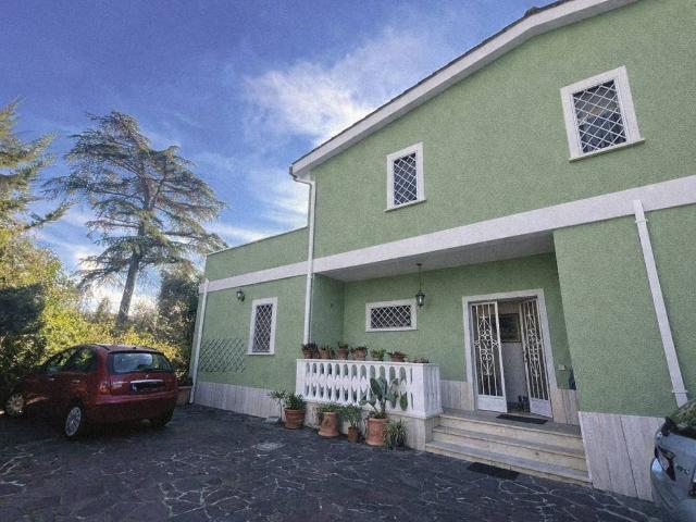 Villa in vendita a Roma RM