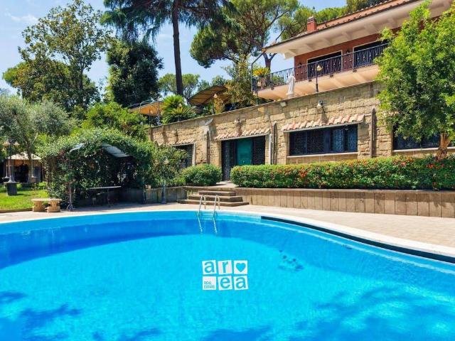 Villa in vendita a Roma RM