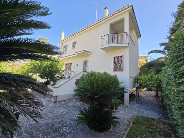 Villa in vendita a Roma RM