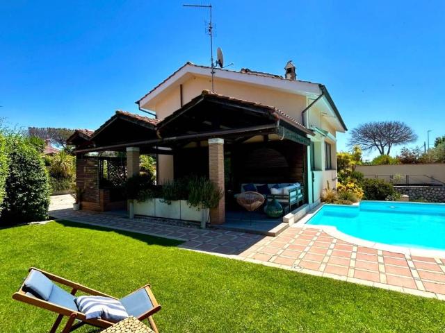 Villa in vendita a Roma RM