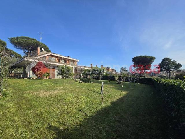 Villa in vendita a Roma RM
