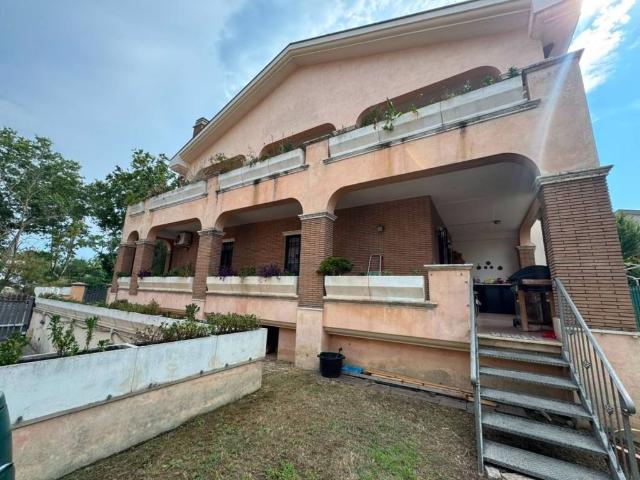 Villa in vendita a Roma RM
