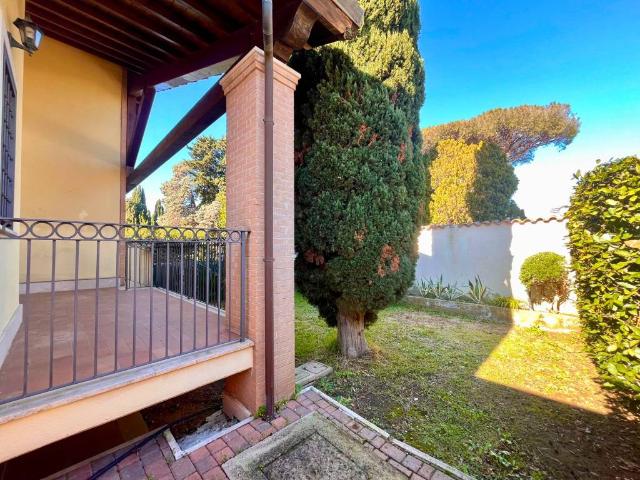 Villa in vendita a Roma RM