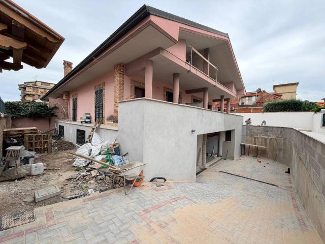 Villa in vendita a Roma RM