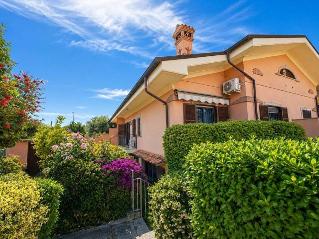 Villa in vendita a Roma RM