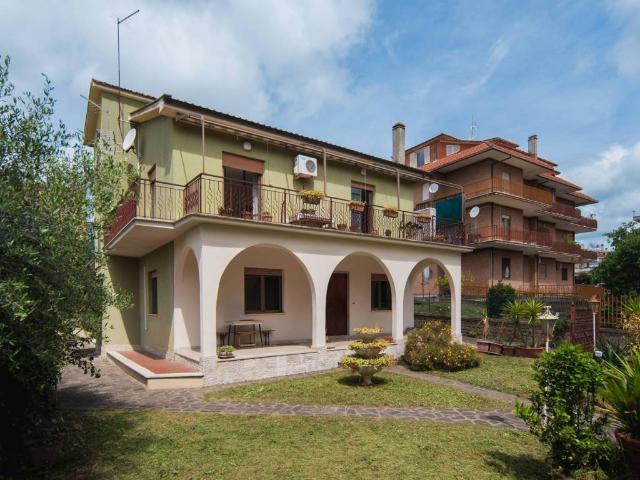 Villa in vendita a Roma RM