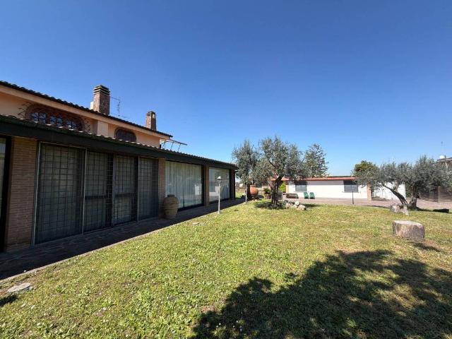 Villa in vendita a Roma RM