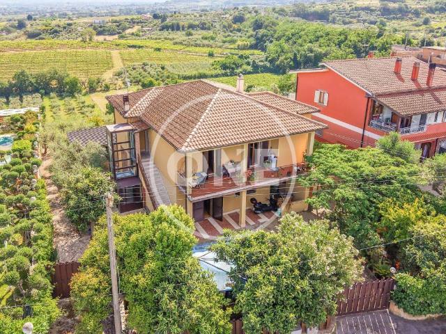Villa in vendita a Roma RM