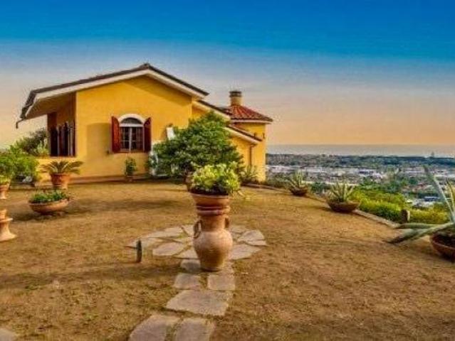 Villa in vendita a Romagnano Massa 267 mq Rif: 1227550