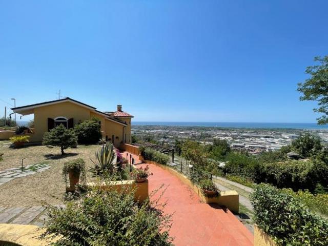 Villa in vendita a Romagnano Massa 300 mq Rif: 1059521