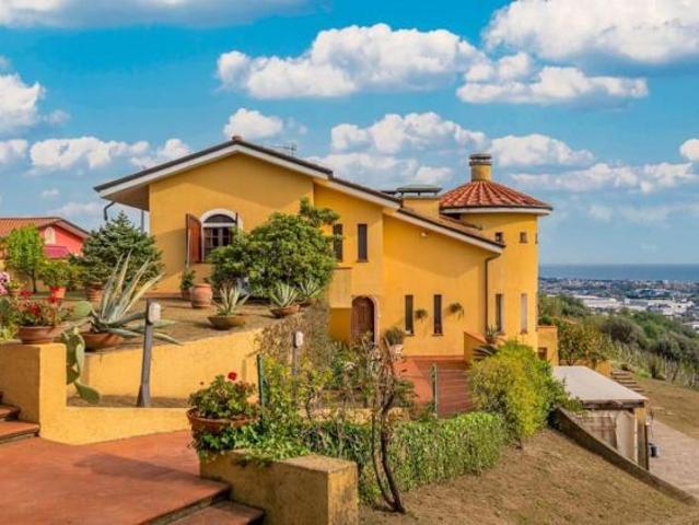 Villa in vendita a Romagnano Massa 300 mq Rif: 1233543