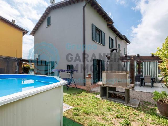 Villa in vendita a Roncoferraro MN