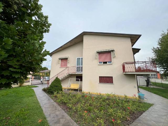 Villa in vendita a Roncoferraro MN