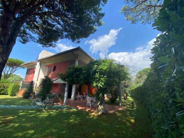 Villa in vendita a Ronchi Massa 300 mq Rif: 1037911
