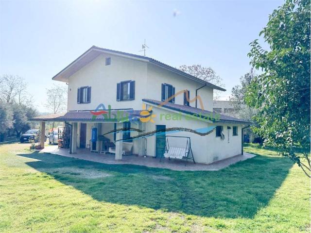 Villa in vendita a Rosciano PE