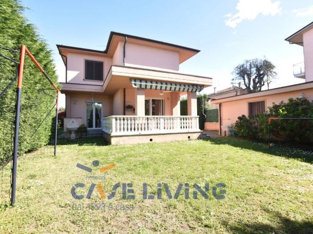 Villa in vendita a Rosate MI