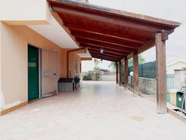 Villa in vendita a Roseto Capo Spulico CS