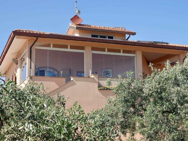 Villa in vendita a Rosignano Marittimo via della lombarda