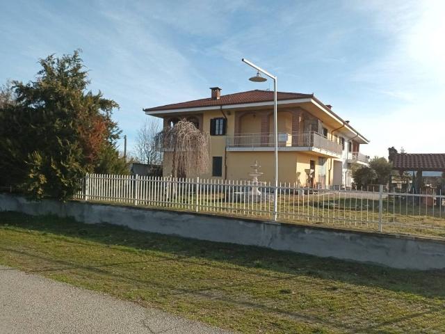 Villa in vendita a Revello CN