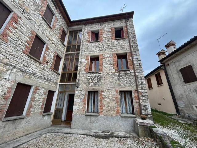 Villa in vendita a Revine Lago TV