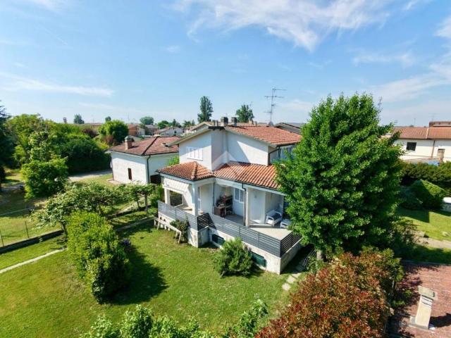 Villa in vendita a Reggiolo RE