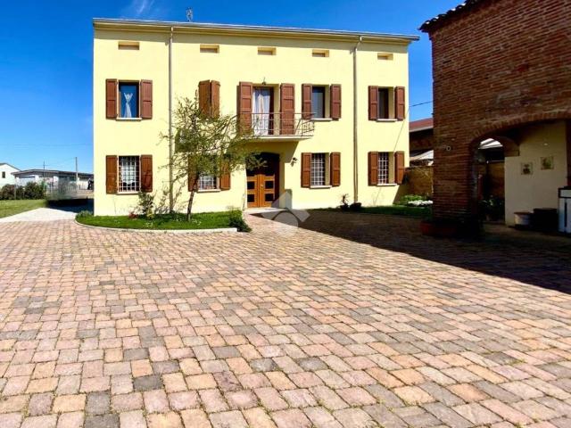 Villa in vendita a Reggiolo RE