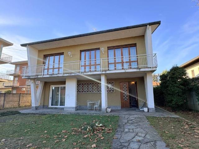 Villa in vendita a Rescaldina MI