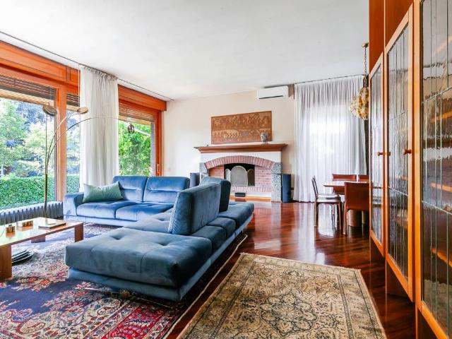 Villa in vendita a Rescaldina MI