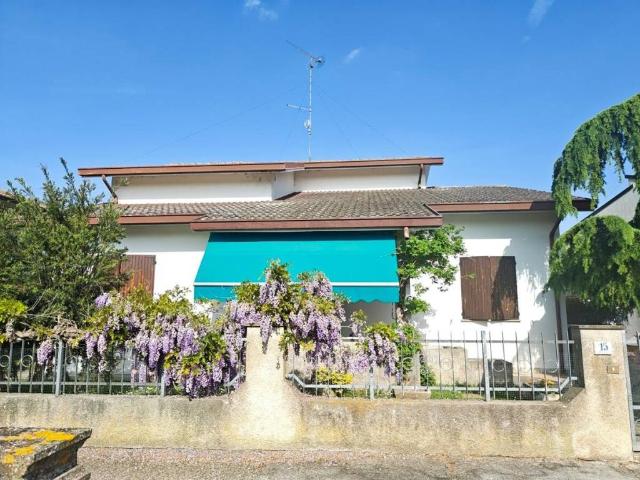 Villa in vendita a Riva del Po FE