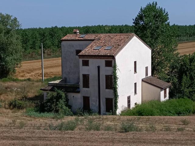 Villa in vendita a Riva del Po FE