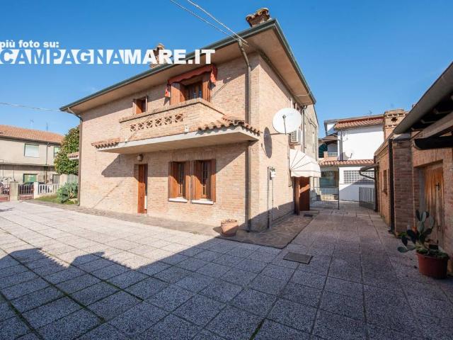 Villa in vendita a Riva del Po FE