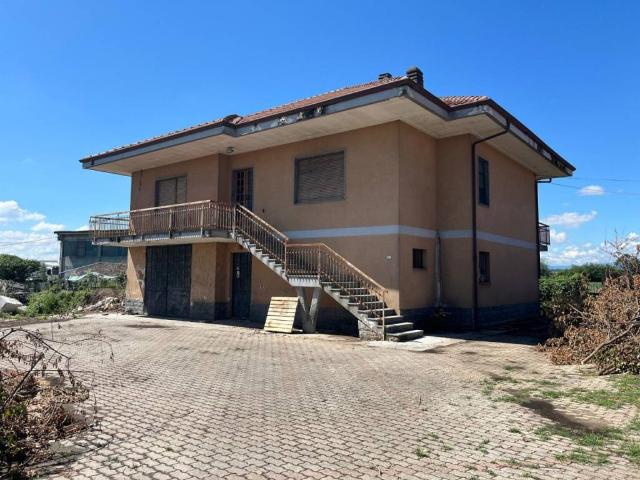 Villa in vendita a Rivarolo Canavese TO