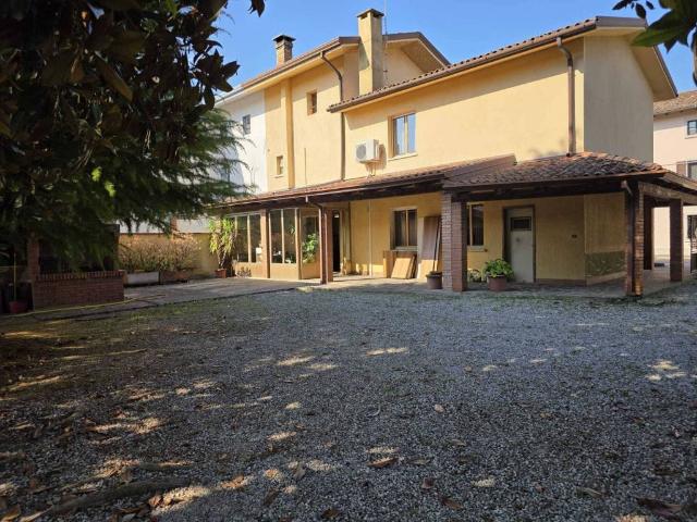 Villa in vendita a Rivignano Teor UD