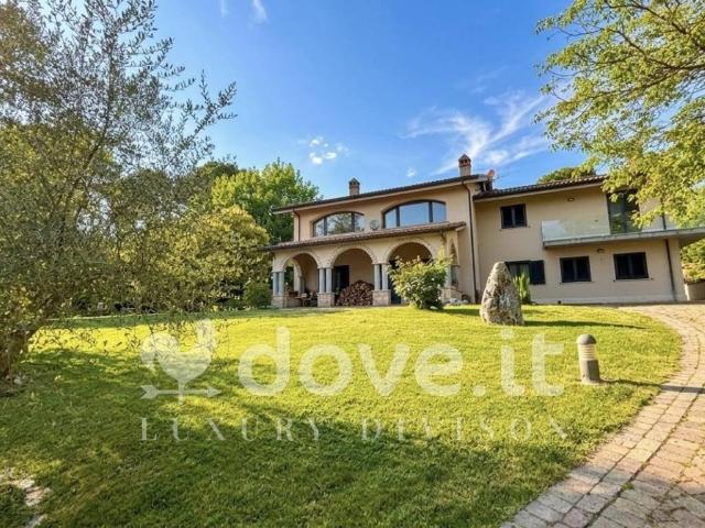 Villa in vendita a Rivodutri RI